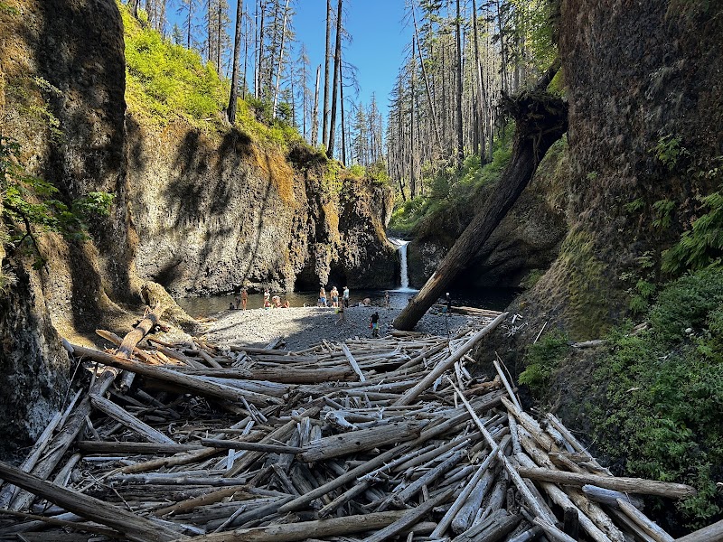 Waterfall Wonder: Twister Falls Near Cascade Locks, OR surrounding landscape