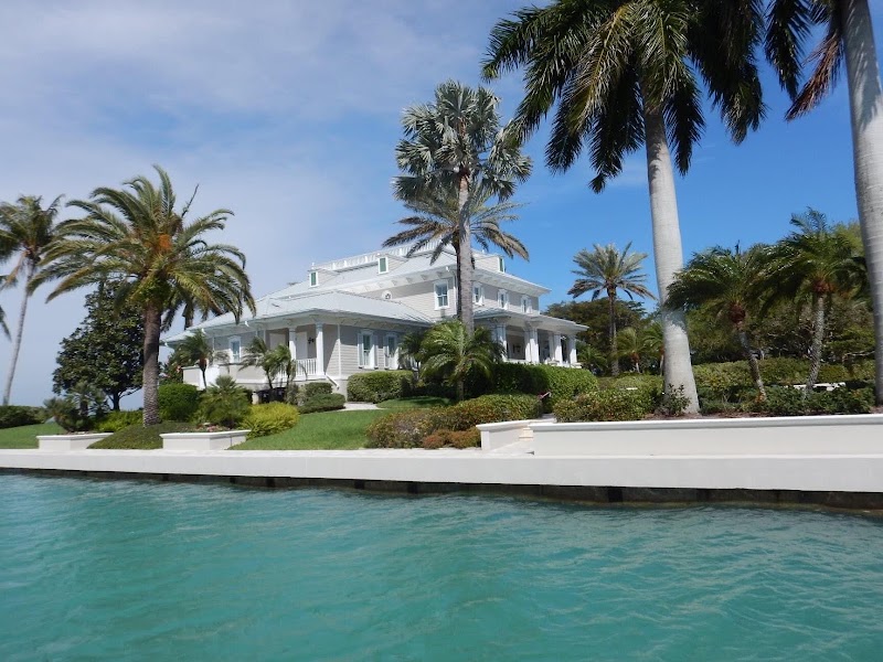 Coastal Beauty at Sarasota Bay, Florida surrounding landscape